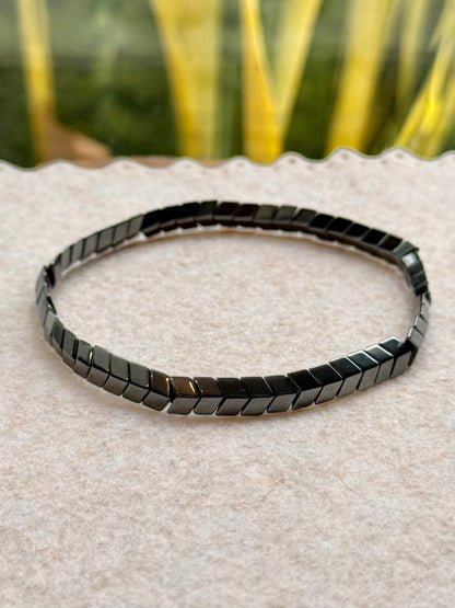 CR Flecha | Hematita – Proteção, Coragem e Força Pessoal