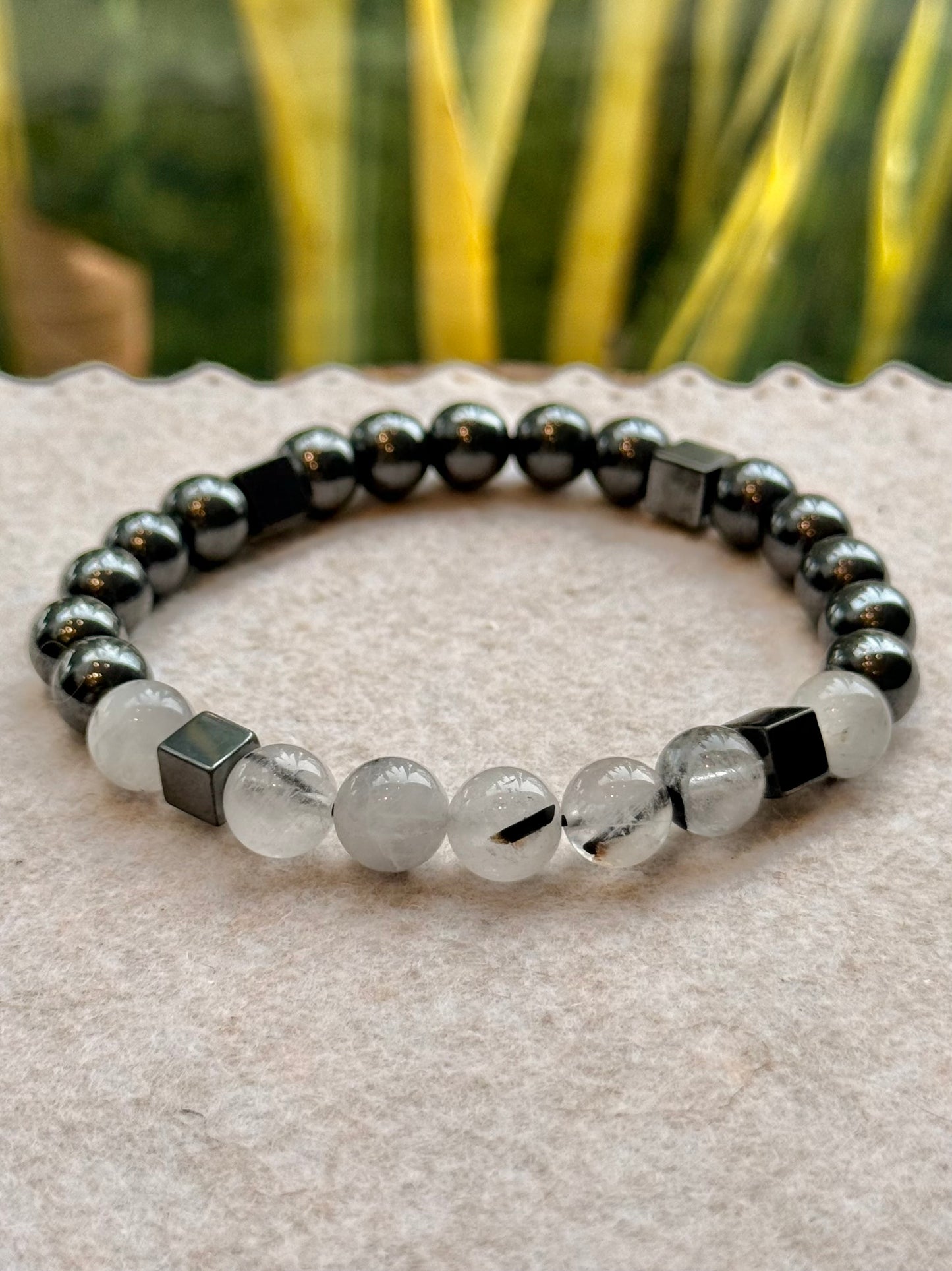 CR Cubic | Quartzo Turmalinado e Hematita – Clareza, Proteção e Força Pessoal