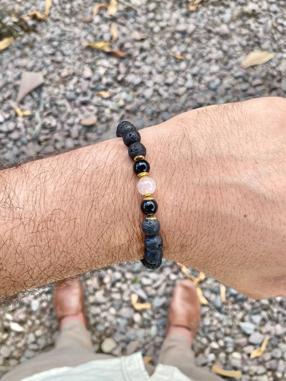 CR Uno | Lava Vulcânica, Turmalina Negra e Quartzo Rosa – Proteção, Autoconfiança e Amor (Banho Ouro 18K)