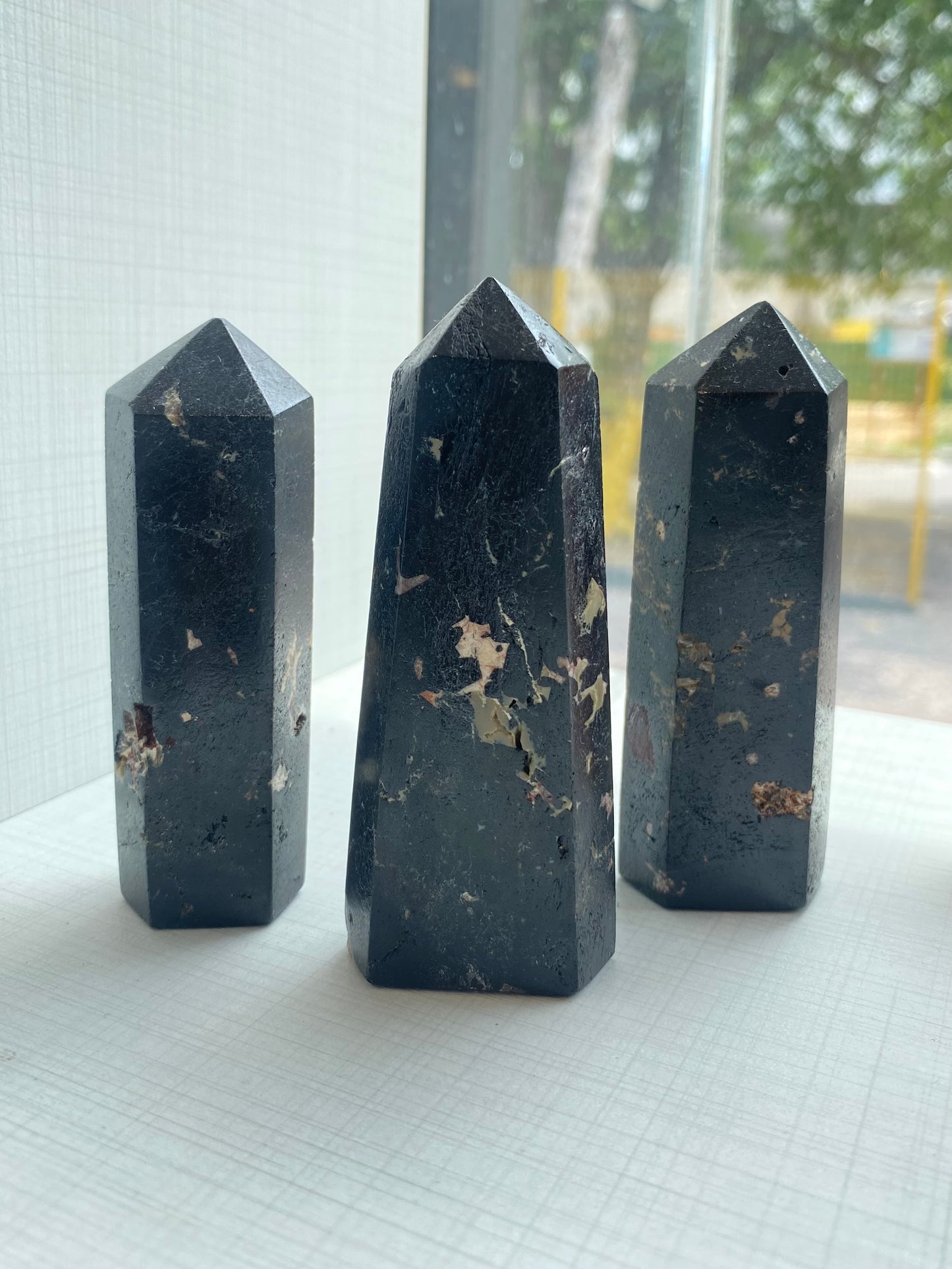 Ponta Home Decor | Turmalina Negra – Proteção, Autoconfiança e Equilíbrio Emocional