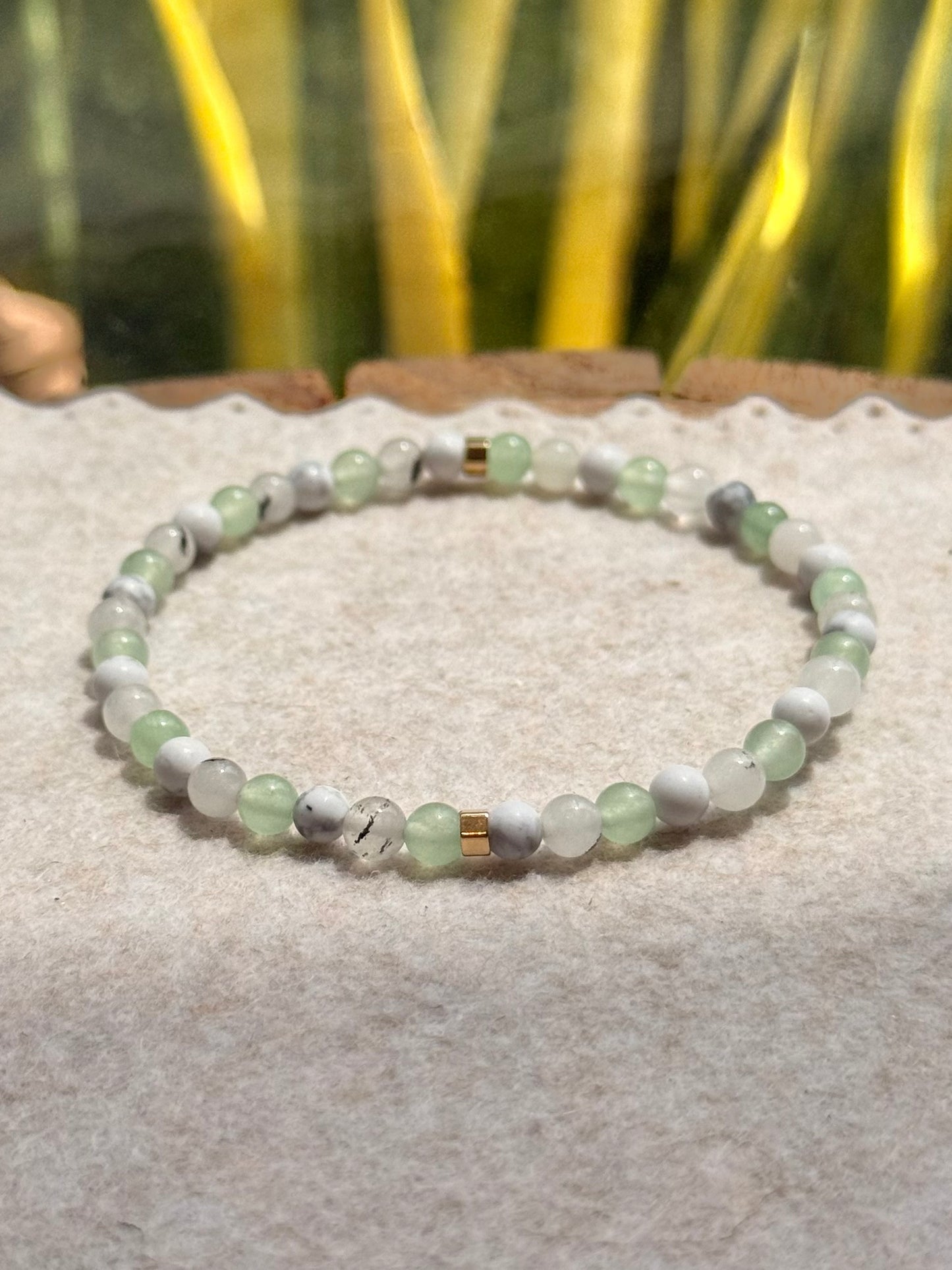 CR Line | Quartzo Verde, Howlita e Quartzo Turmalinado - Paz, Saúde e Clareza (Banho Ouro 18K)