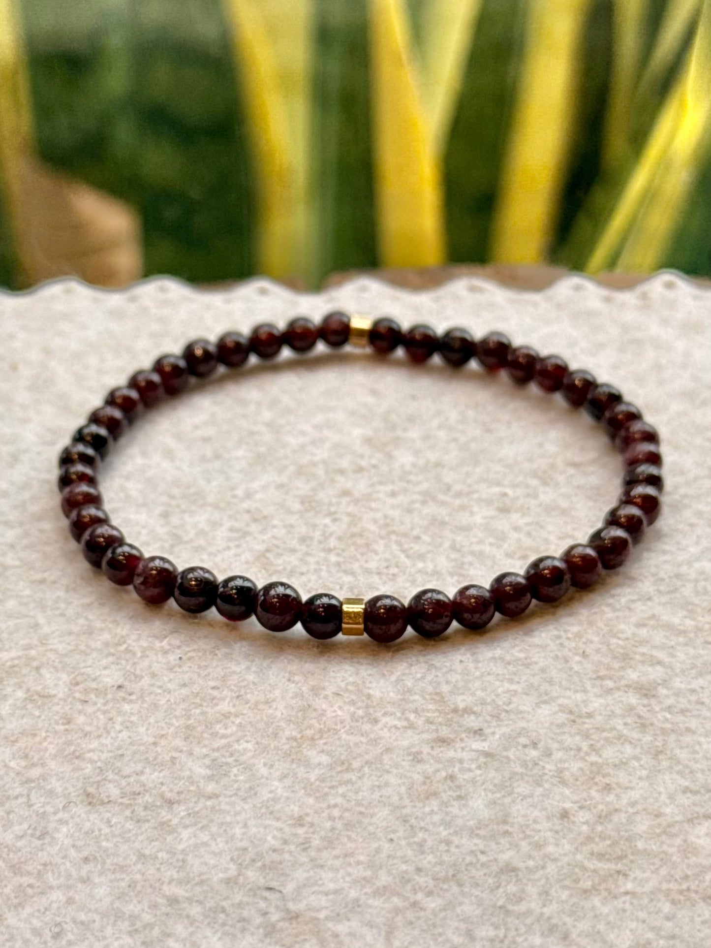 CR Line | Pedra Granada – Prosperidade, Determinação e Realização (Banho Ouro 18K)