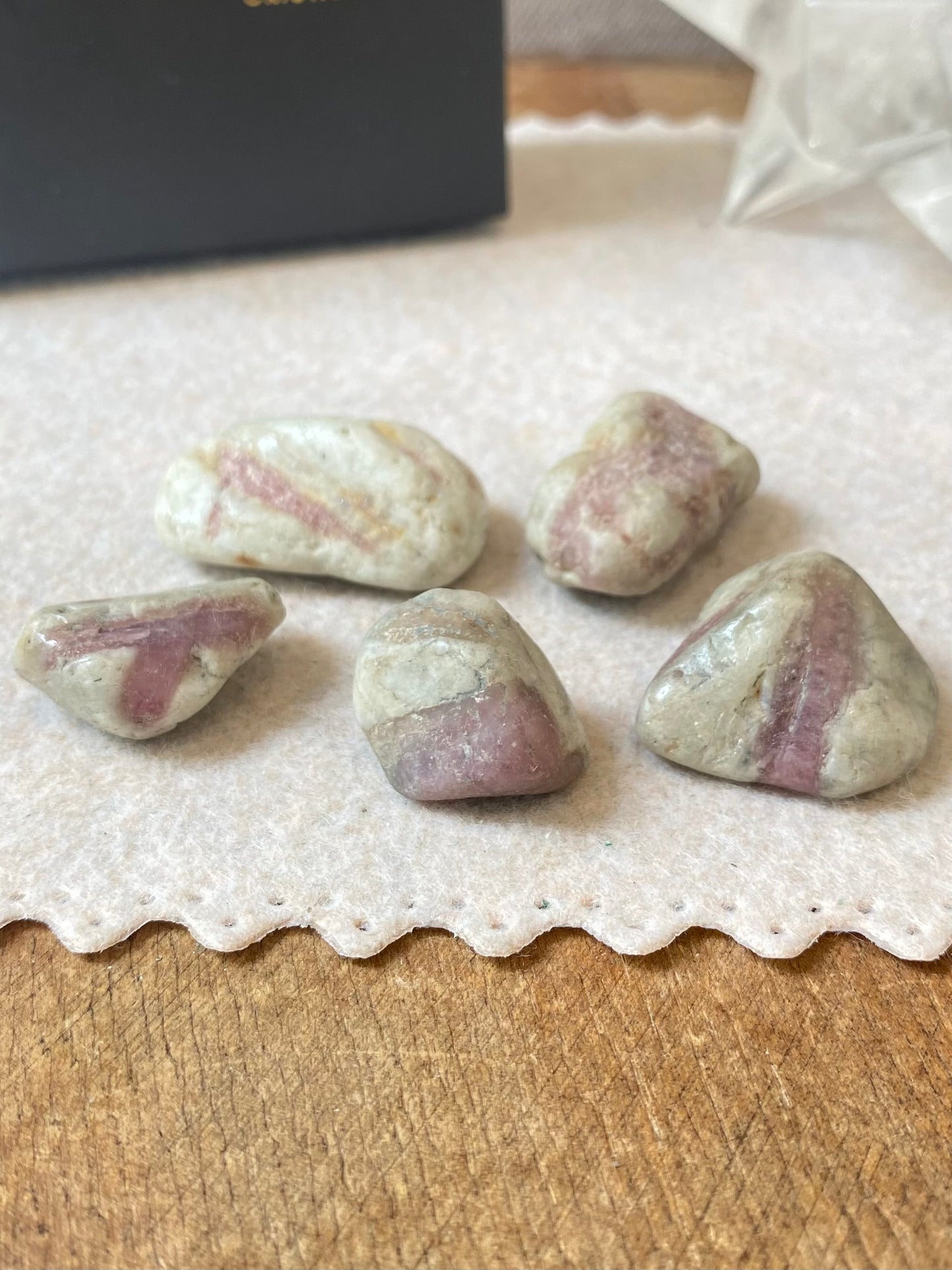 Pedra Rolada | Turmalina Rosa – Amor, Cura Emocional e Harmonia