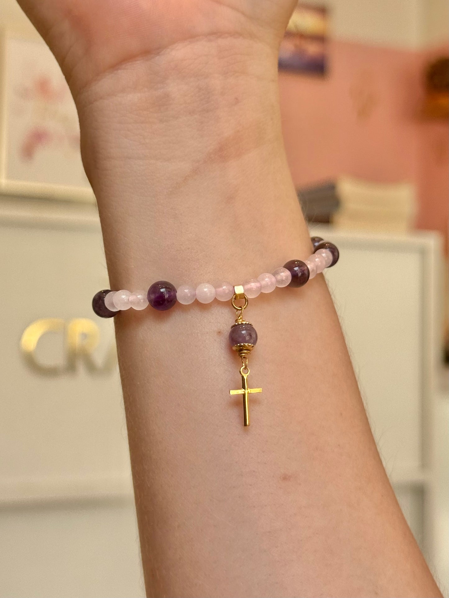 CR Terço de Mão | Quartzo Rosa e Ametista – Paz, Amor e Espiritualidade (Banho Ouro 18K)