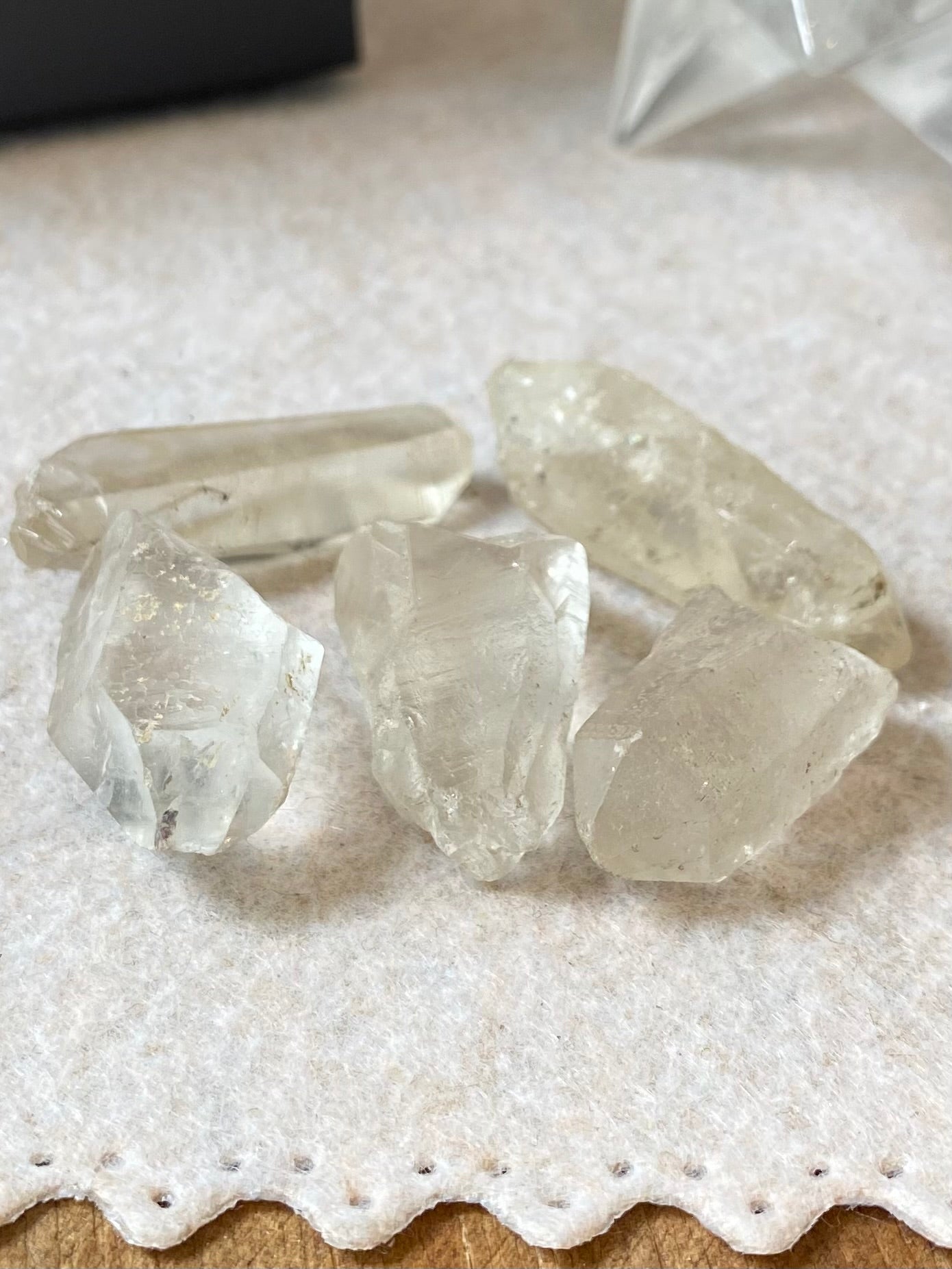 Pedra Rolada | Quartzo Cristal –  Clareza Mental, Purificação e Limpeza Energética