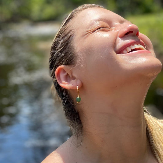 Brinco Uno | Quartzo Verde – Saúde, Cura e Equilíbrio (Banho Ouro 18K)