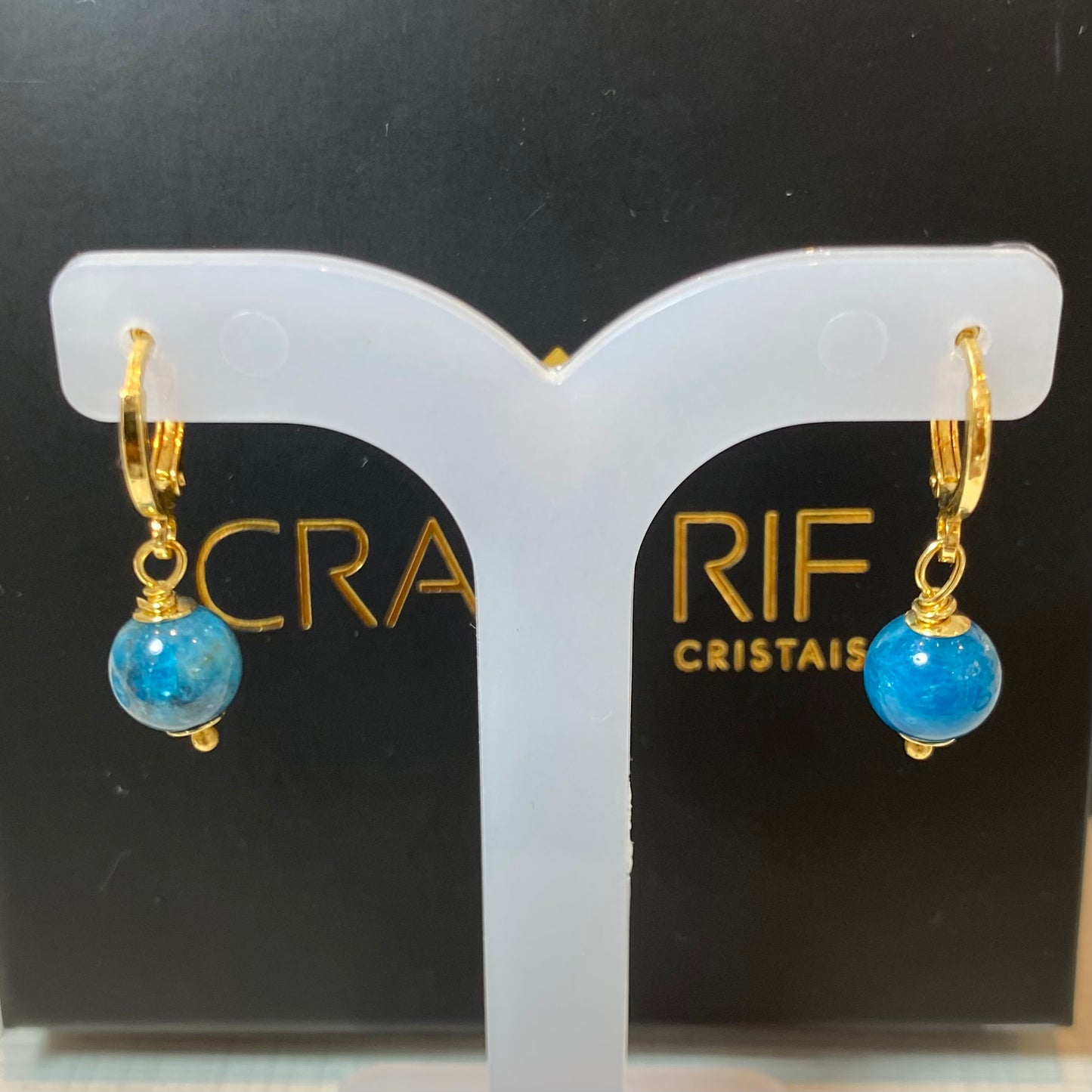 Apatita Azul – Iluminação Pessoal, Intuição e Desbloqueio Emocional (Banho Ouro 18K) Brinco Uno