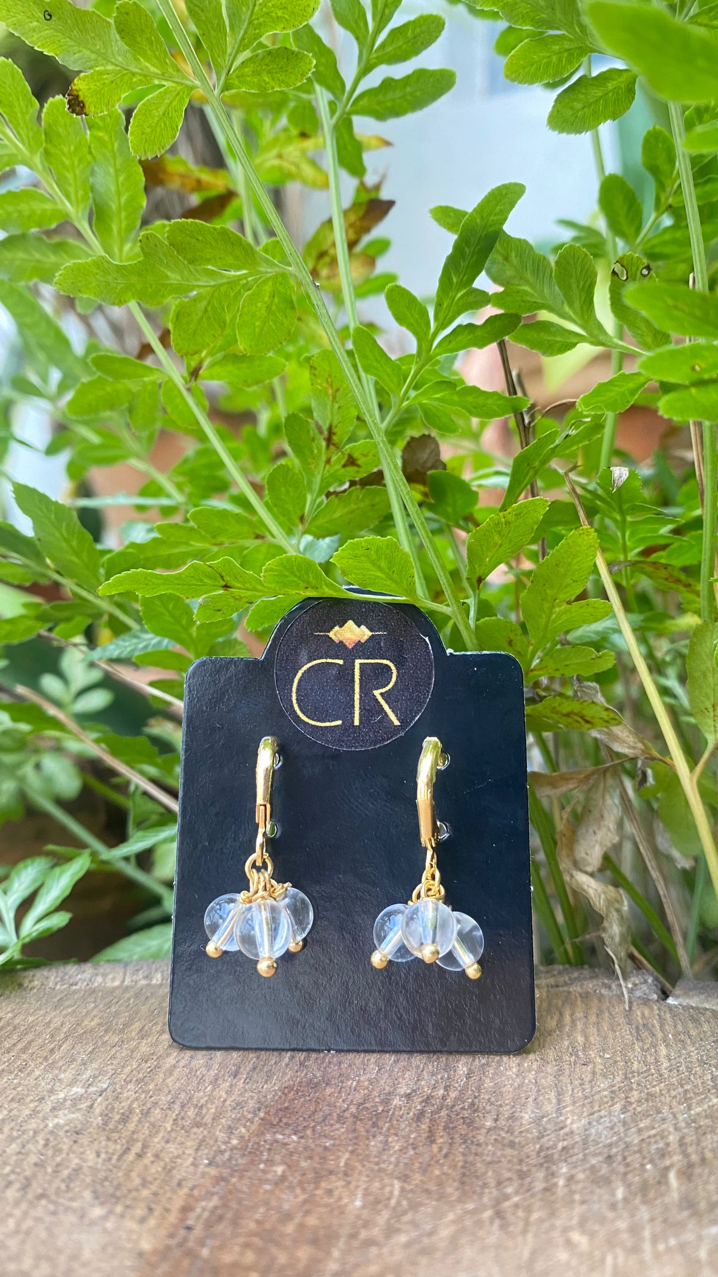 Quartzo Cristal – Luz, Limpeza Energética e Purificação (Banho Ouro 18K) #BrincoUva