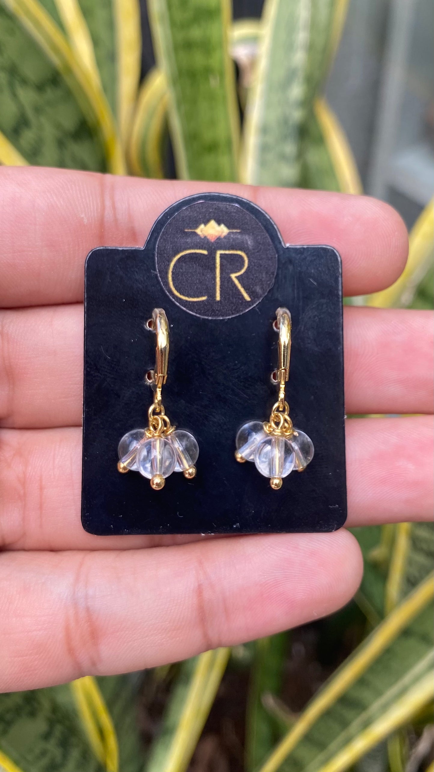 Quartzo Cristal – Luz, Limpeza Energética e Purificação (Banho Ouro 18K) #BrincoUva